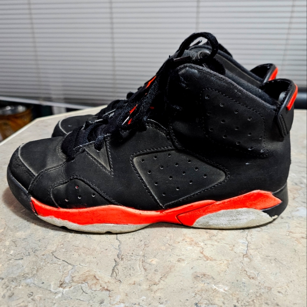 Nike Air Jordan 6 Retro Infrared Black Red 2014 GS 384665-023 Youth Size 3Y